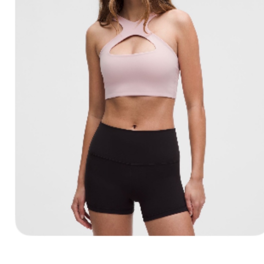 Lululemon bra in pink haze! Can be wore both ways. Great condition, size S/M